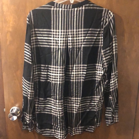 Black and white patterned blouse - Picture 2 of 4